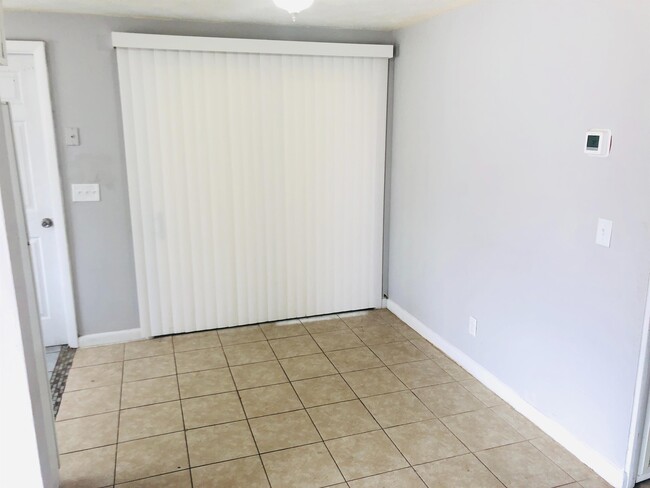 Building Photo - 240 Lee Dr