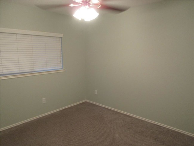 Building Photo - 11035 KNOBBLEY Oak Ct
