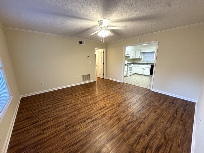 Building Photo - 107 Barrington Dr