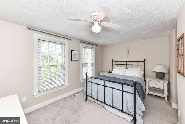 Building Photo - 1661 Fieldthorn Dr