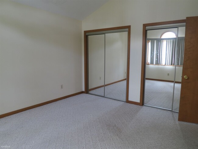 Building Photo - 3 br, 1.5 bath Condo - 49D Eastbrook Hts