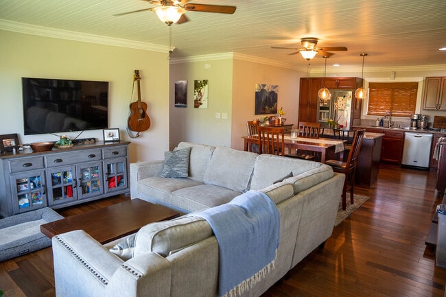 Building Photo - 4614 Haleilio Rd