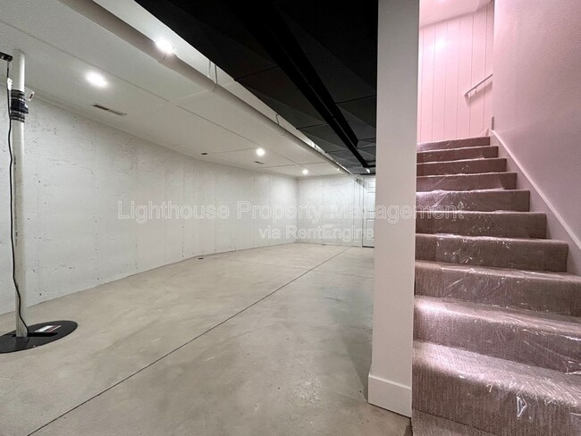 Building Photo - 1505 N Green Creek Rd