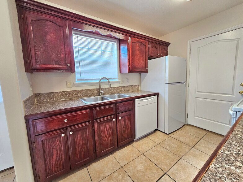 Building Photo - 813 W Arroyo Park Ln