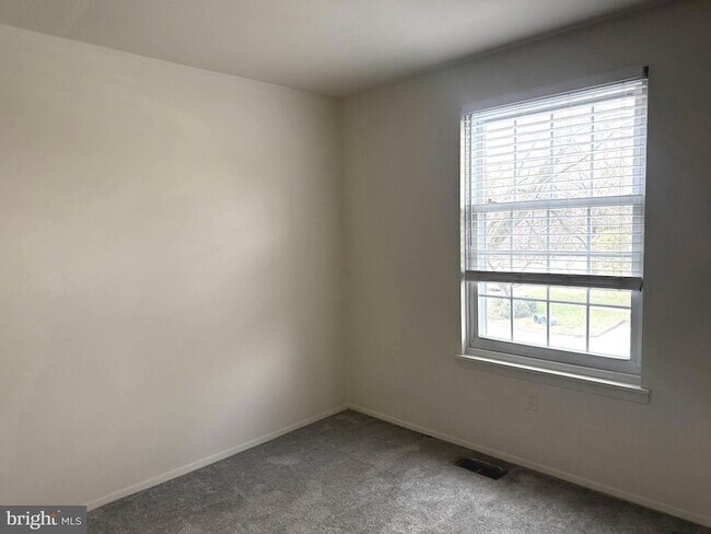 Building Photo - 1 Crotona Ct