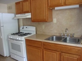 Building Photo - 698 Charlotte Ave