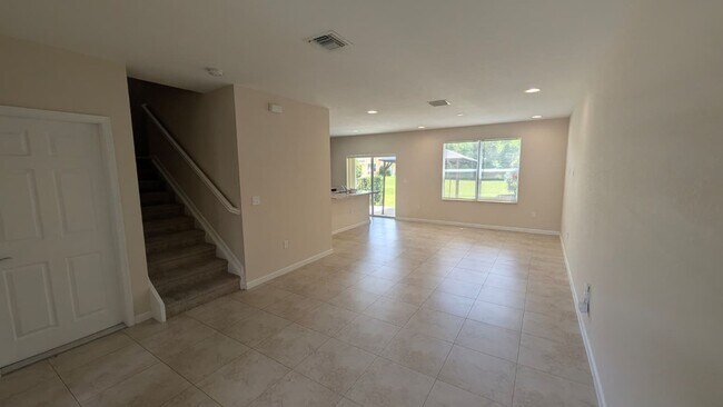 Building Photo - Spacious Townhome in Desirable Vizcaya Falls 3-bedroom, 2.5-bath townhome