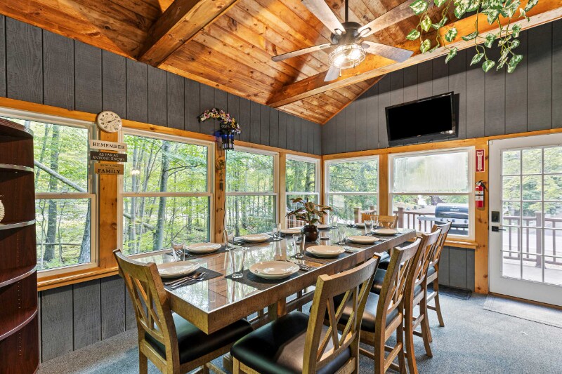 Building Photo - 2174 Lakeview Dr E