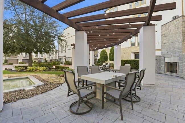 Building Photo - 819 Algona Ave