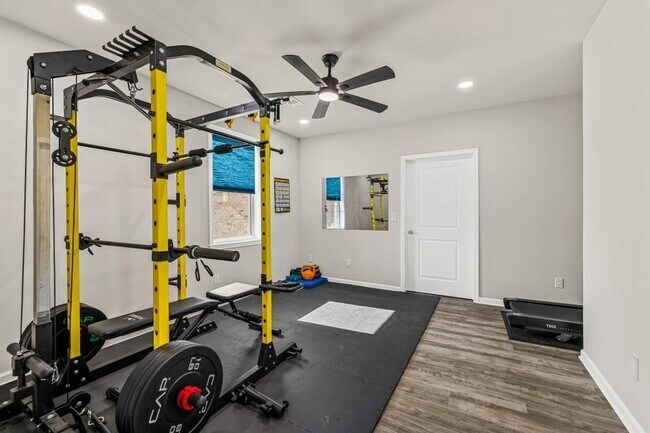 Building Photo - 405 Founders Walk