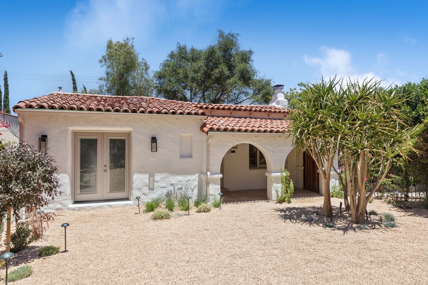 Spacious 50' front yard - 11491 Sunshine Ter