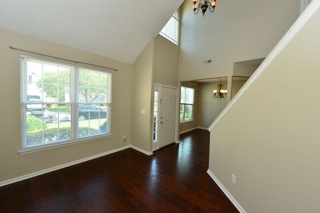 Building Photo - 517 Whisper Walk