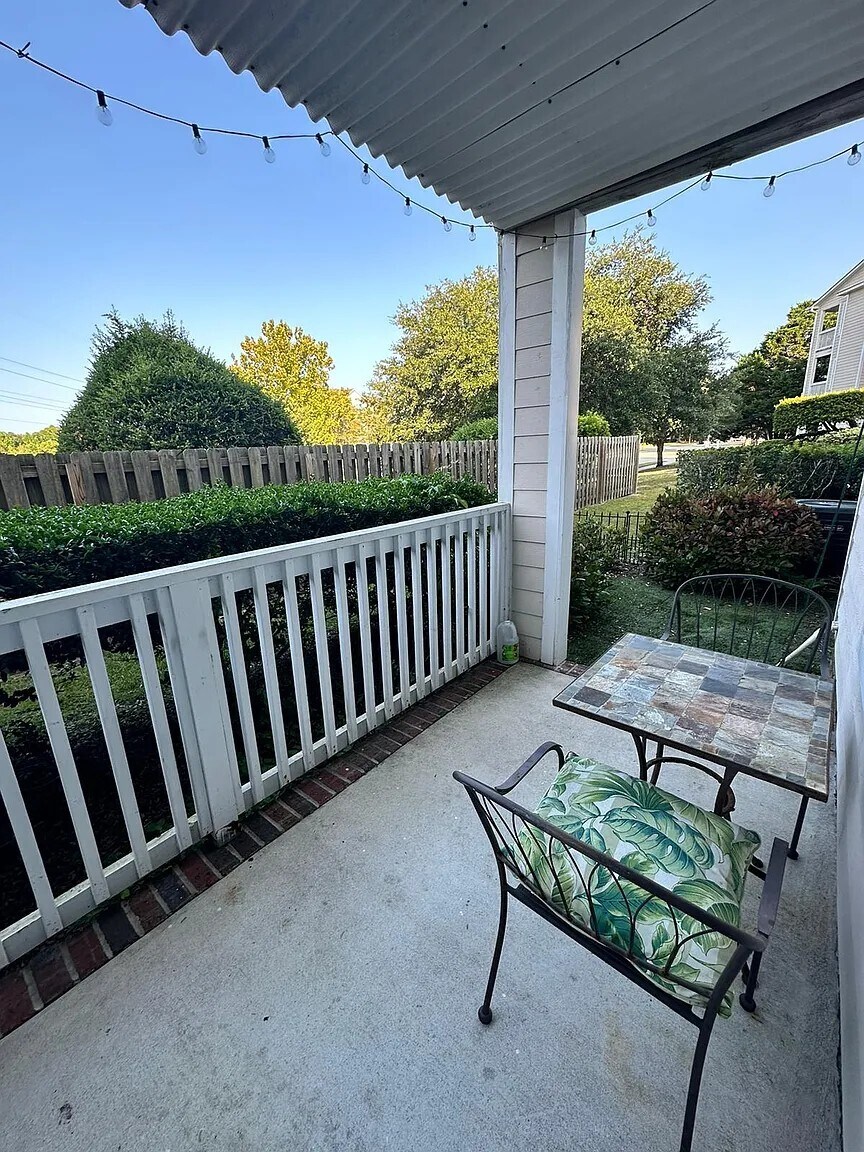 Building Photo - 906 Litchfield Way