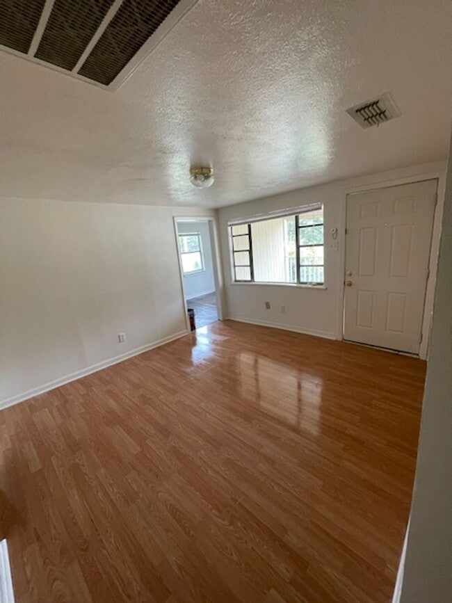 Building Photo - 2814 W Shady Shores Rd