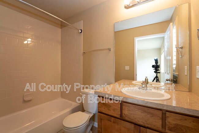 Building Photo - 1667 Venice Ln