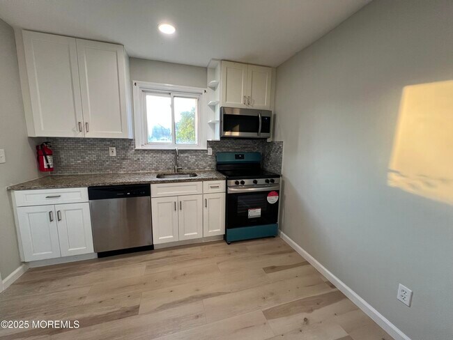 Building Photo - 15 Briar Mills Dr