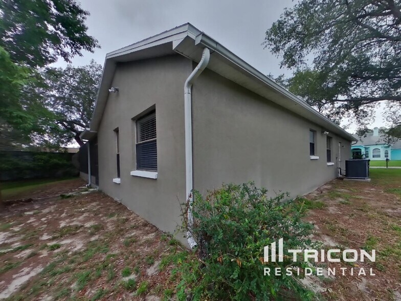 Building Photo - 7352 Cone Shell Dr