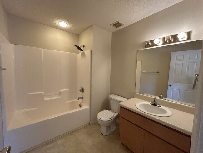 Building Photo - Apartment For Rent