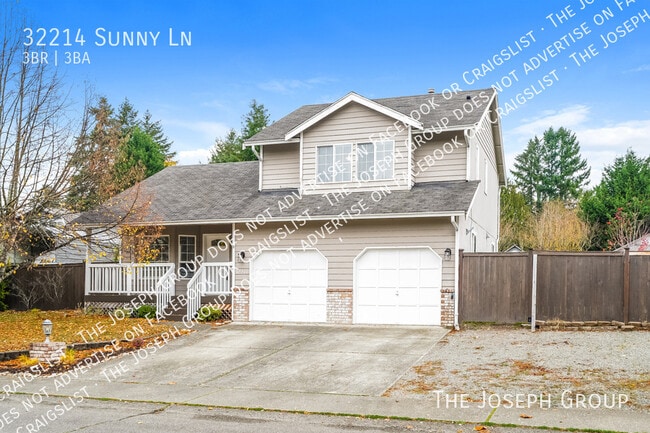 Building Photo - 32214 Sunny Ln