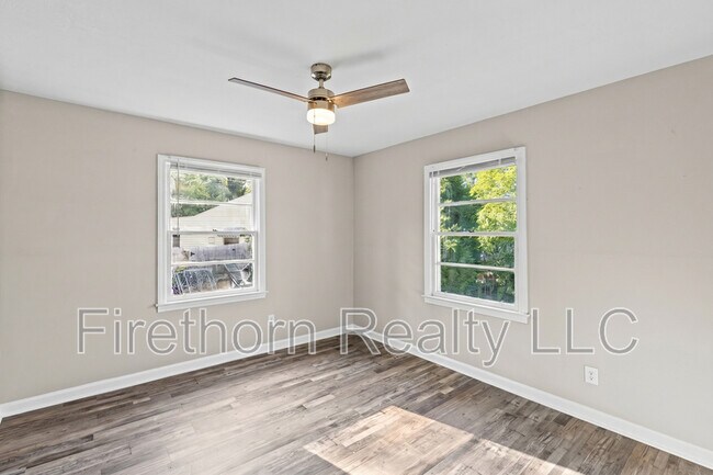 Building Photo - 2541 Rhodes Dr