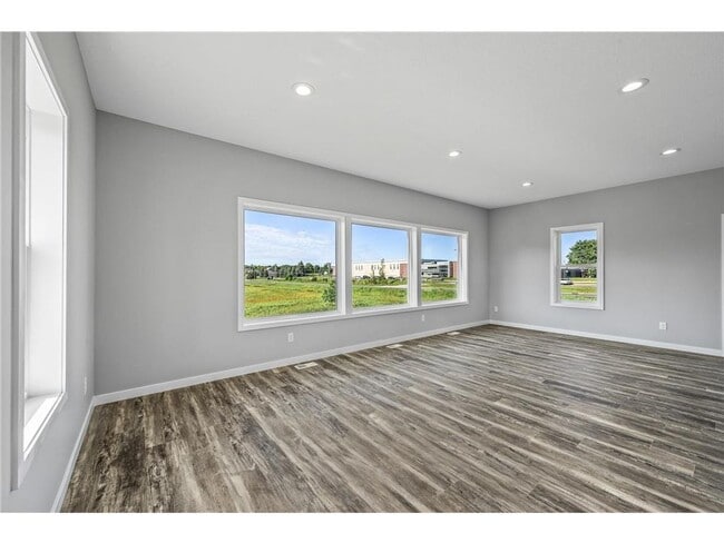 Building Photo - Rare 3 bed 4 bath no upgrade left out! 2 full kitchens, great views, dont miss out!