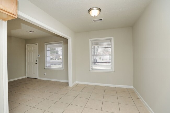 Building Photo - 11914 Meadowpass St