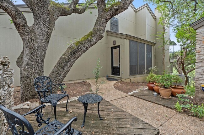 Building Photo - 1821 Westlake Dr