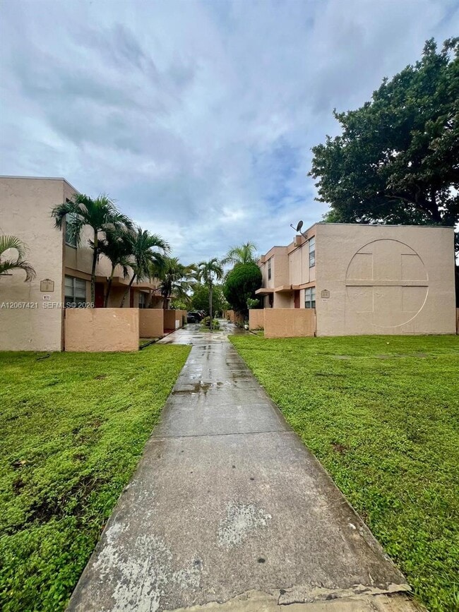 Building Photo - 6023 SW 69th St