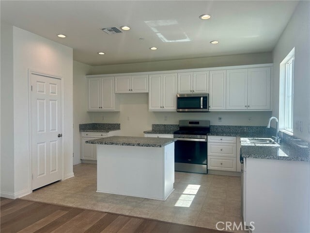 Building Photo - 9645 Mondrian Ln