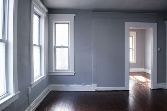 Building Photo - 19 Bassett St