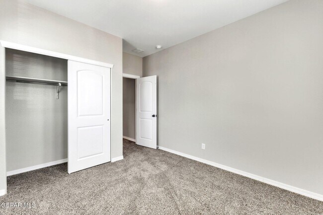 Building Photo - 1644 Folkstone St