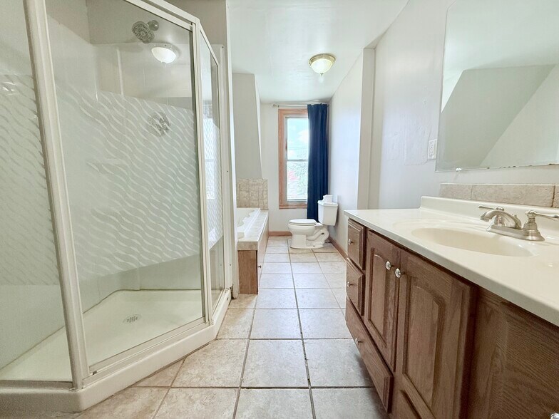 Bathroom - 615 W 2nd St