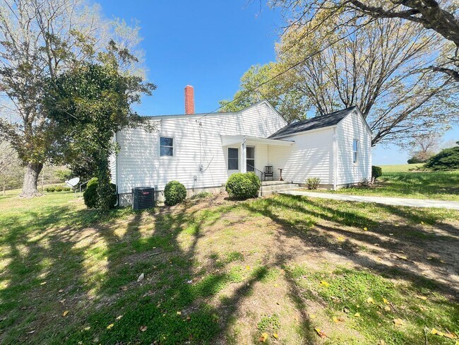 Building Photo - Location, Community, Quality Living. It Starts Here!