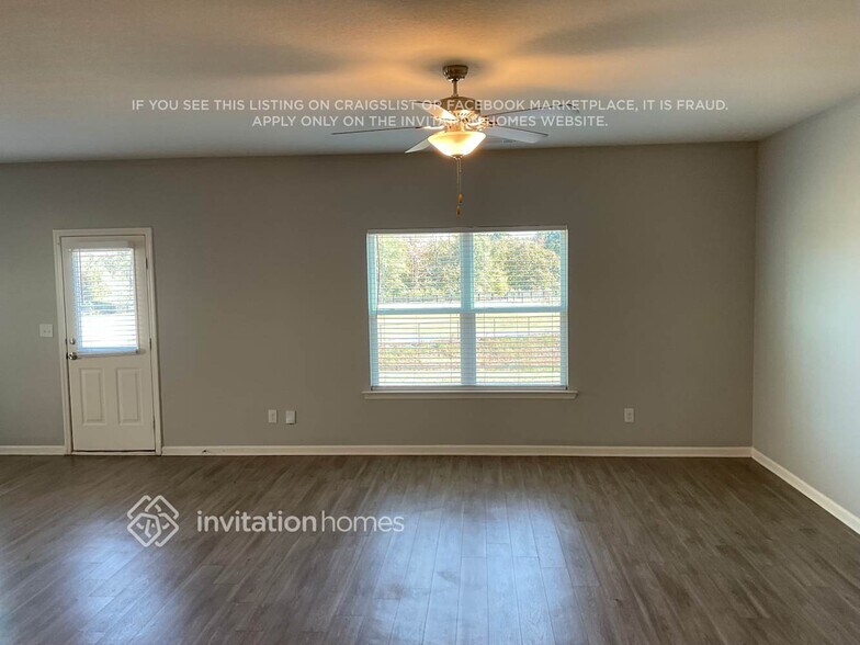 Building Photo - 649 Gleaner Wy