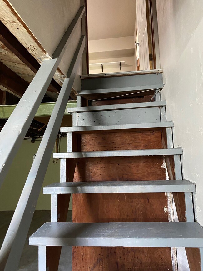 Building Photo - 835 Canaan Ave