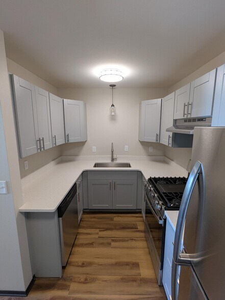 Building Photo - 645 Easton Pky