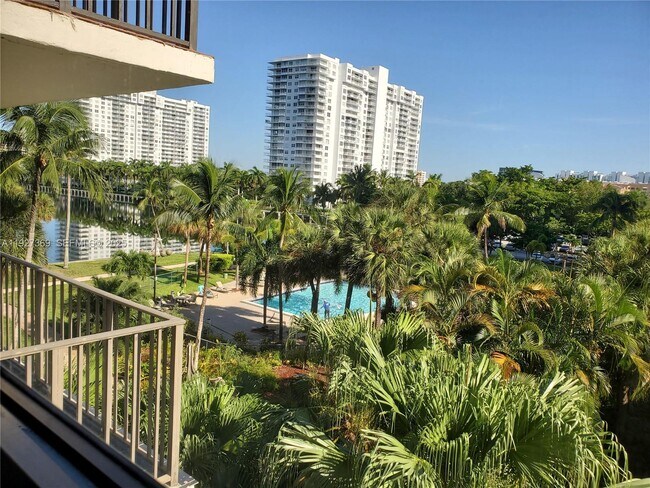 Building Photo - 18151 NE 31st Ct