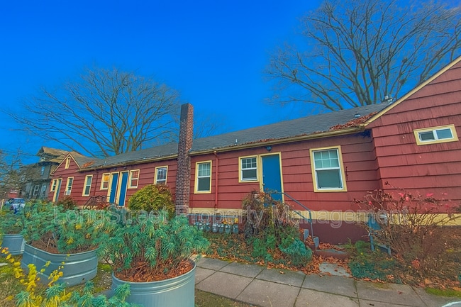 Building Photo - 5270 N Williams Ave