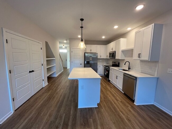 Building Photo - Perfect Paramount Point Property!