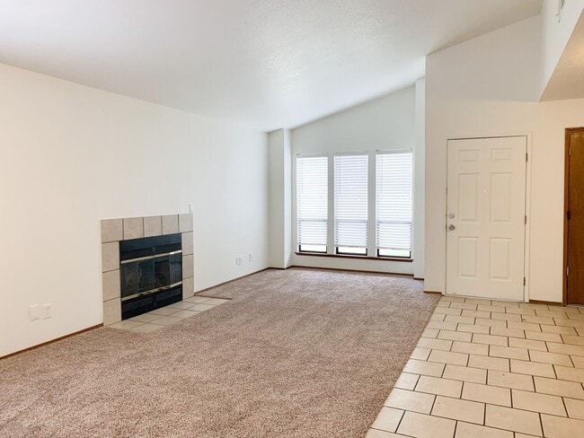 Building Photo - Charming 3 Bedroom 2 Bath Home in the Pock...