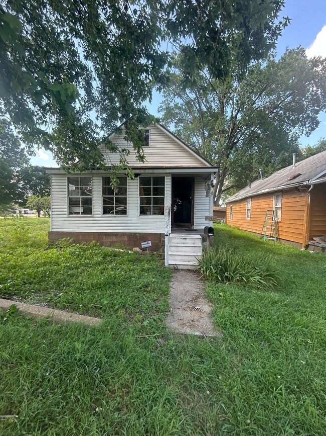 Building Photo - 2512 W 24th St