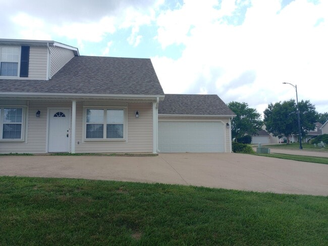 Building Photo - 1724 Louise Cir