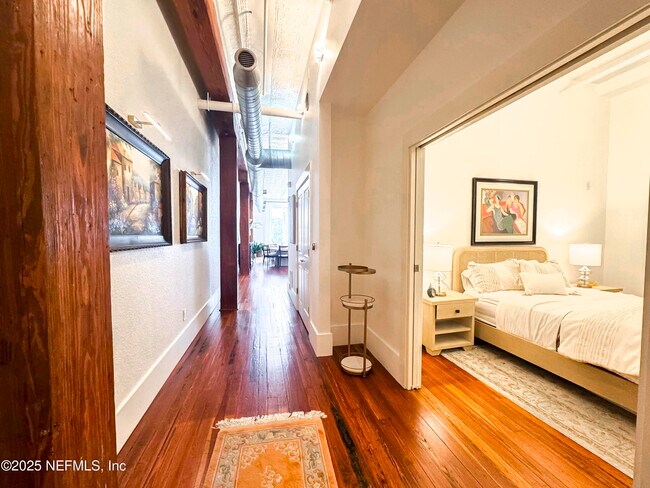 Building Photo - 301 E Bay St