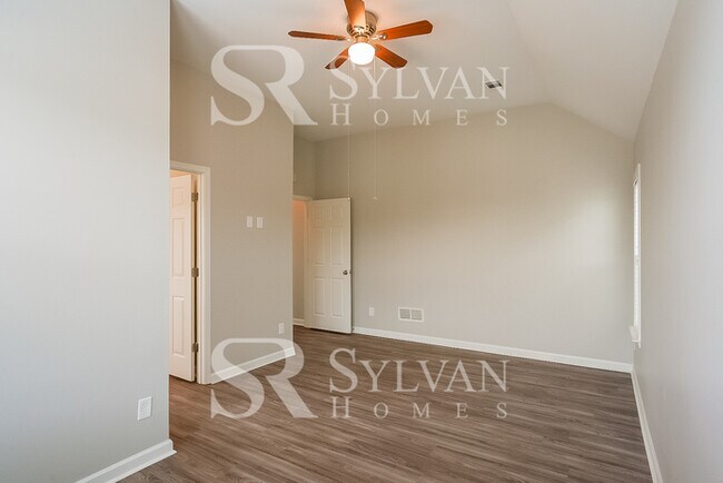 Building Photo - Enjoy living the good life in this 3 bedroom, 2 bathroom home