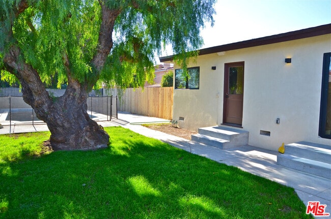 Building Photo - 3116 W 81st St