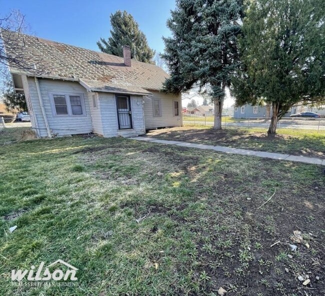 Building Photo - Spacious 4-Bedroom Oasis in the Heart of Yakima – Perfect for Family Living!