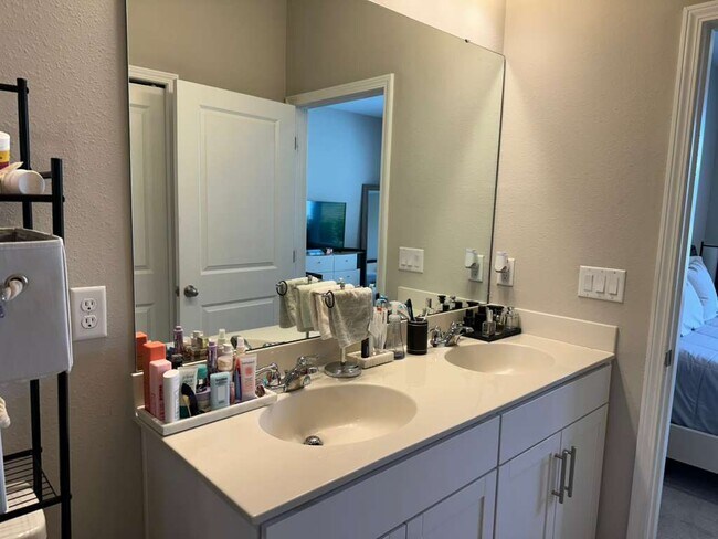 Building Photo - 754 Cherry Elm Dr