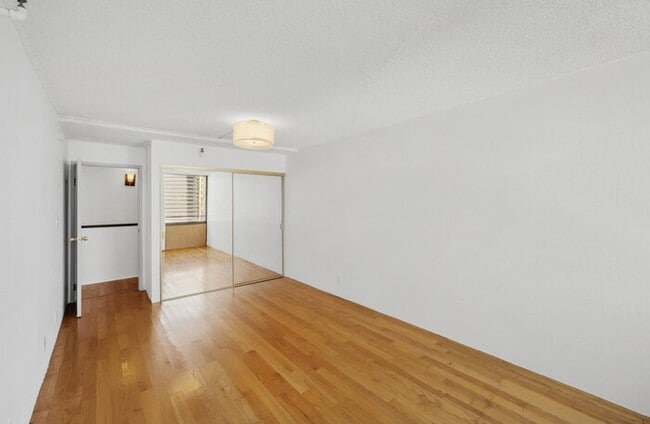 Building Photo - 2-Story 2BR Condo with Patio, In-Unit Laundry & Parking in Oakland Chinatown