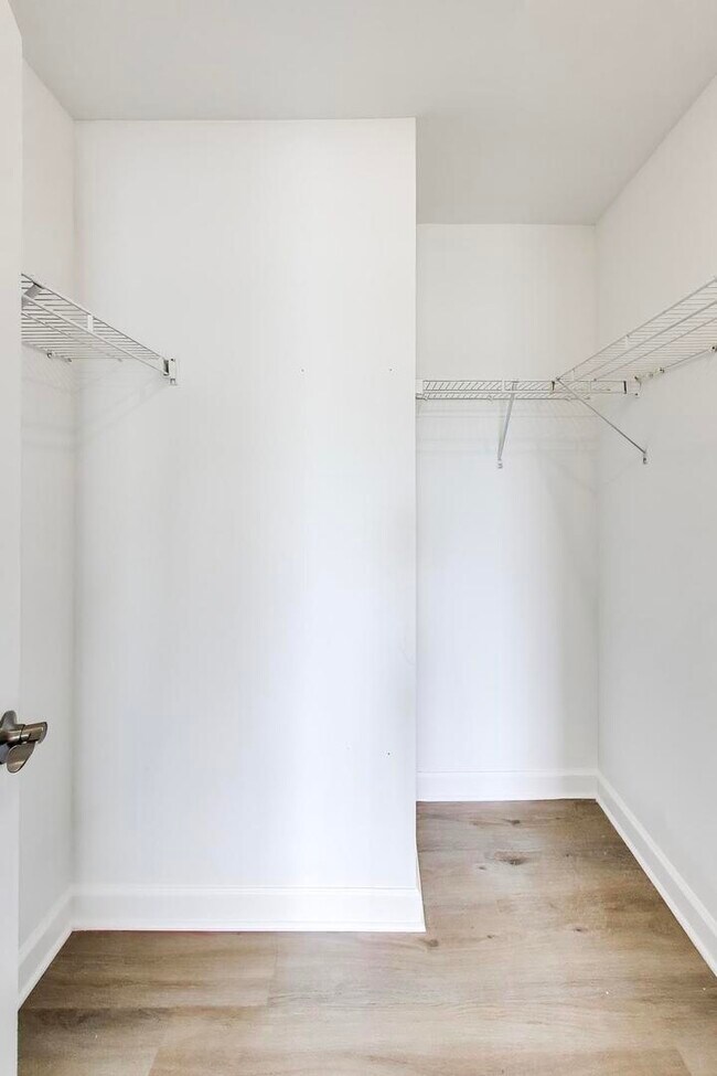 Building Photo - 2219 Rossiter Pkwy