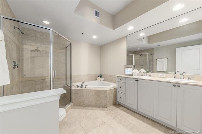 Building Photo - 715 NW Flagler Ave